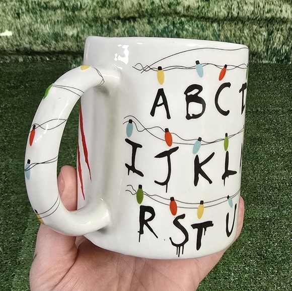 Stranger Things Core Home Christmas String Lights 18fl.oz Mug NEW! - Picture 3 of 11